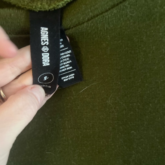 Agnes & Dora Cropped Sweatshirt - Picture 2 of 4